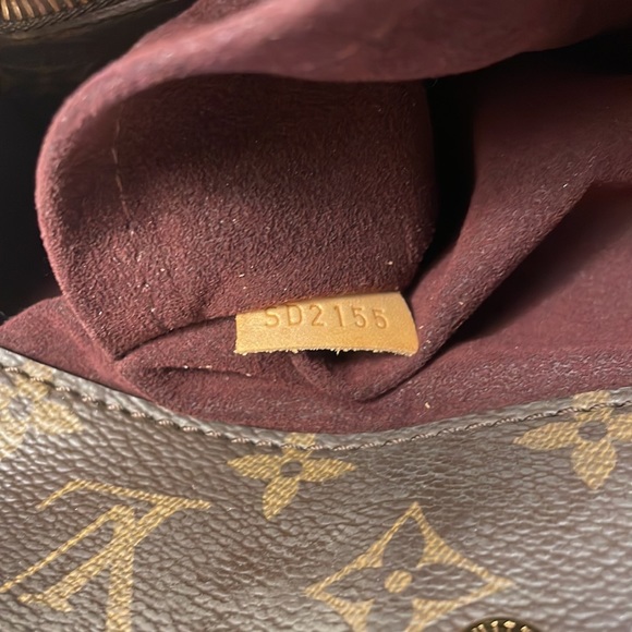 Louis Vuitton Montaigne MM - Picture 7 of 13